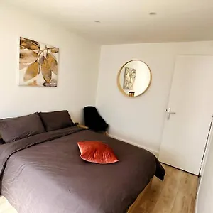 3 + Parking A 7 Appartement